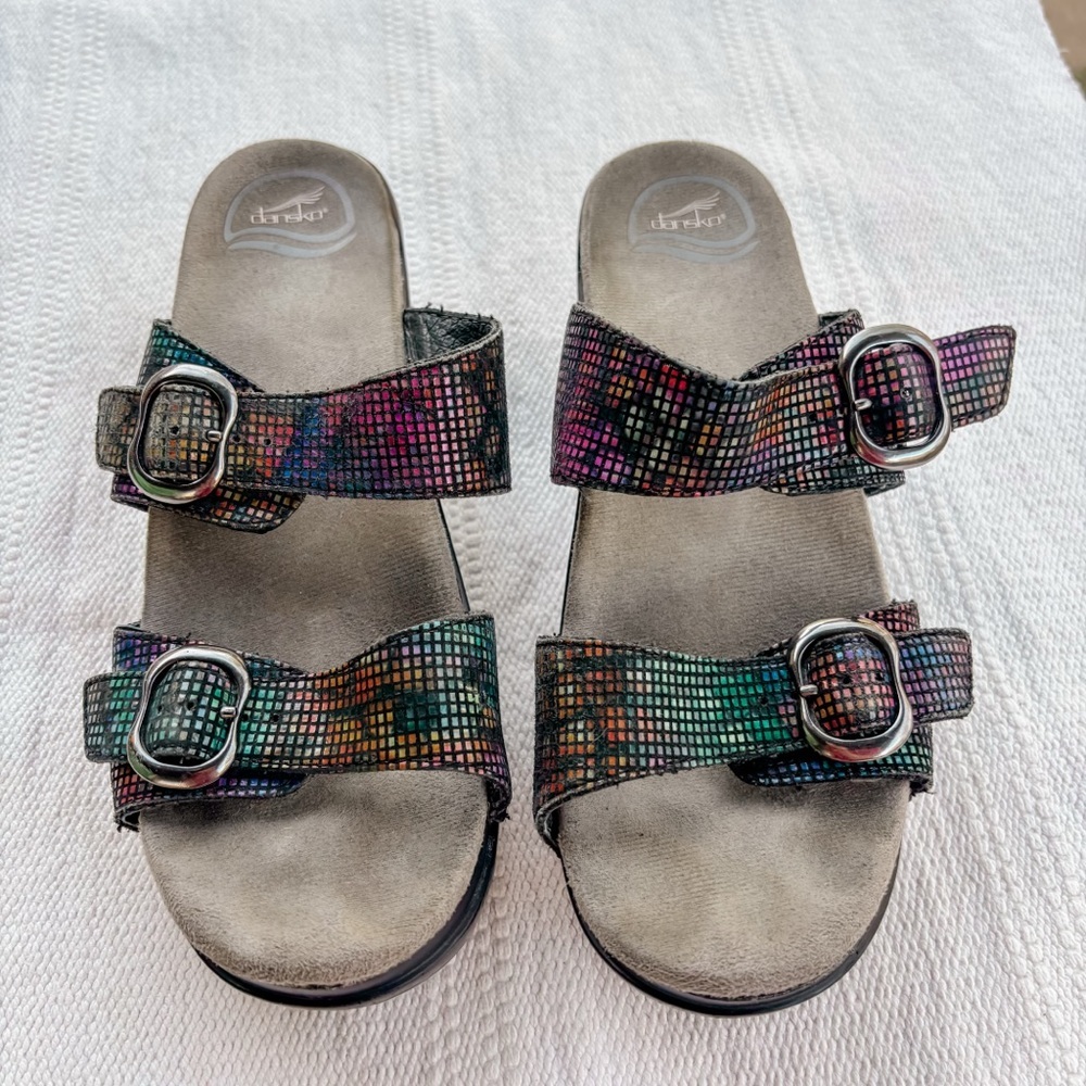 Dansko Sophie sandals in a Black Stained Glass leather pattern size womens 39
